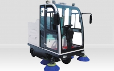 M12A全封閉式駕駛式掃地車