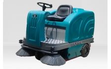 AM1500TM駕駛式掃地車