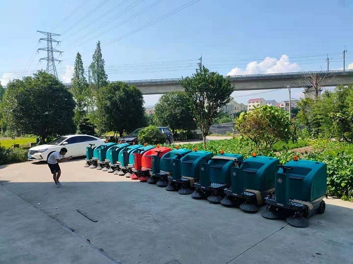 潔士MN1250小型電動(dòng)駕駛式掃地機(jī)/電動(dòng)駕駛式掃地車/電動(dòng)駕駛式清掃車/電動(dòng)駕駛式清掃機(jī)/電動(dòng)駕駛式掃路車/電動(dòng)駕駛式掃路機(jī)