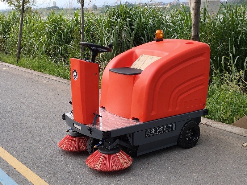 潔士MN1250小型電動(dòng)駕駛式掃地機(jī)/電動(dòng)駕駛式掃地車/電動(dòng)駕駛式清掃車/電動(dòng)駕駛式清掃機(jī)/電動(dòng)駕駛式掃路車/電動(dòng)駕駛式掃路機(jī)