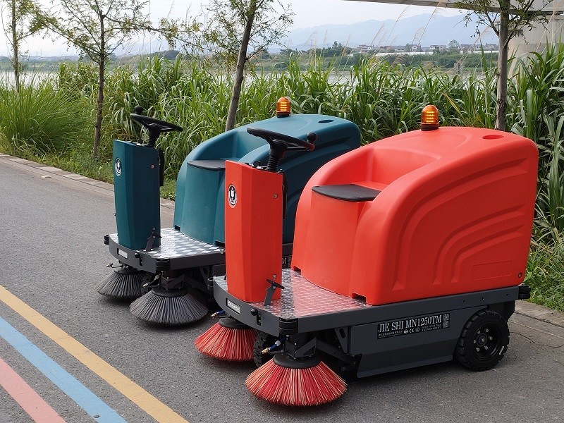 潔士MN1250小型電動(dòng)駕駛式掃地機(jī)/電動(dòng)駕駛式掃地車/電動(dòng)駕駛式清掃車/電動(dòng)駕駛式清掃機(jī)/電動(dòng)駕駛式掃路車/電動(dòng)駕駛式掃路機(jī)
