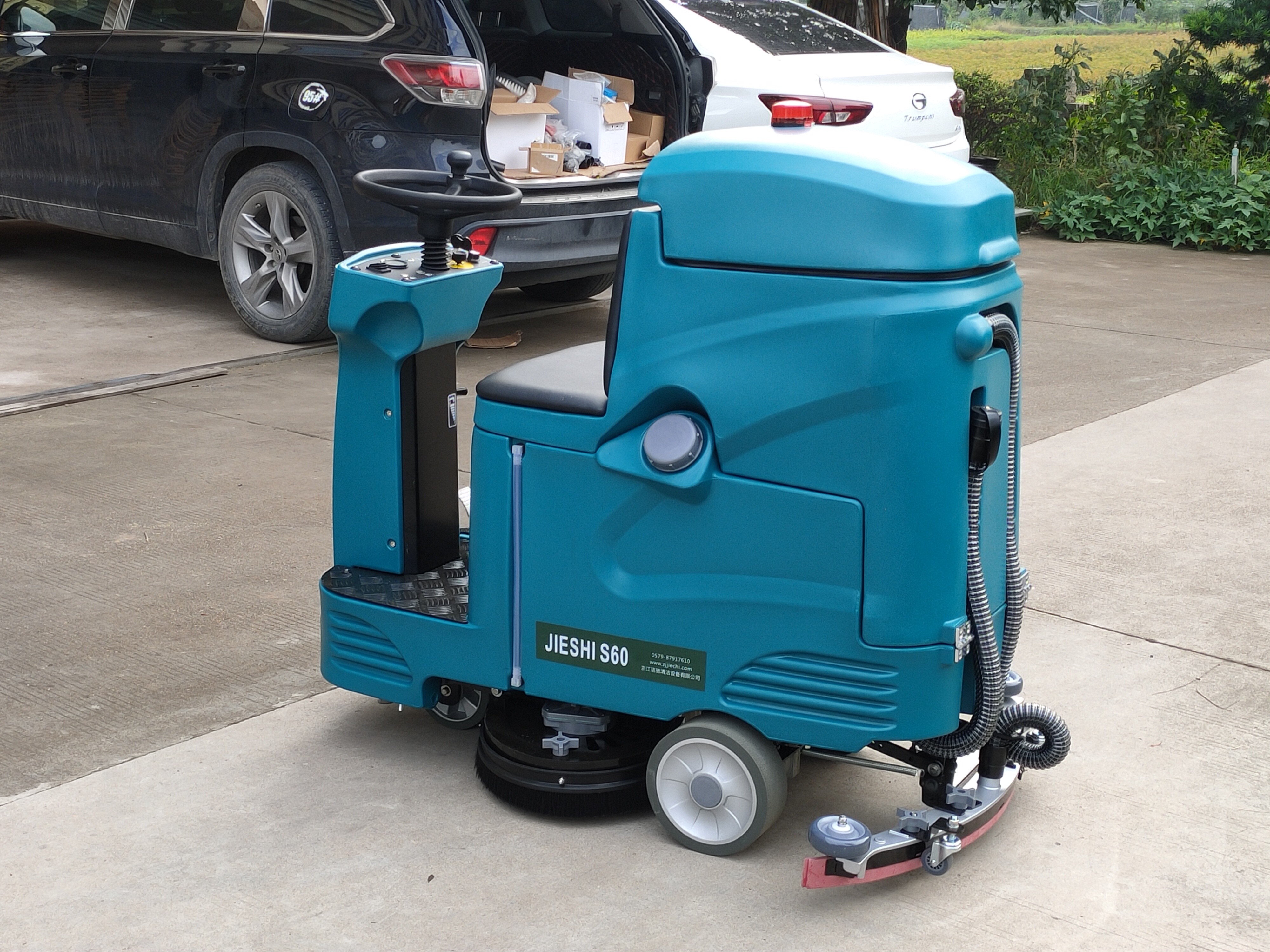 潔士S60雙刷駕駛式洗地機，雙刷座駕式洗地機，座駕式雙刷洗地機，駕駛室雙刷洗地機