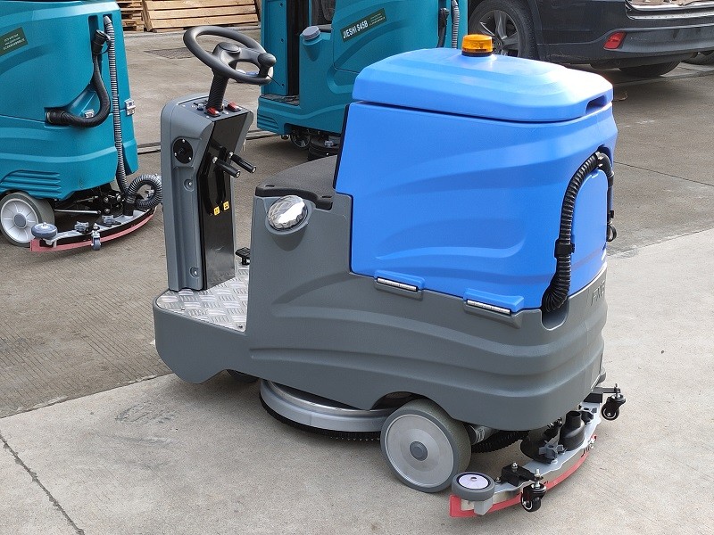 潔士S40駕駛式洗地機，單刷駕駛式洗地機，電動駕駛式洗地機，小型駕駛式洗地機