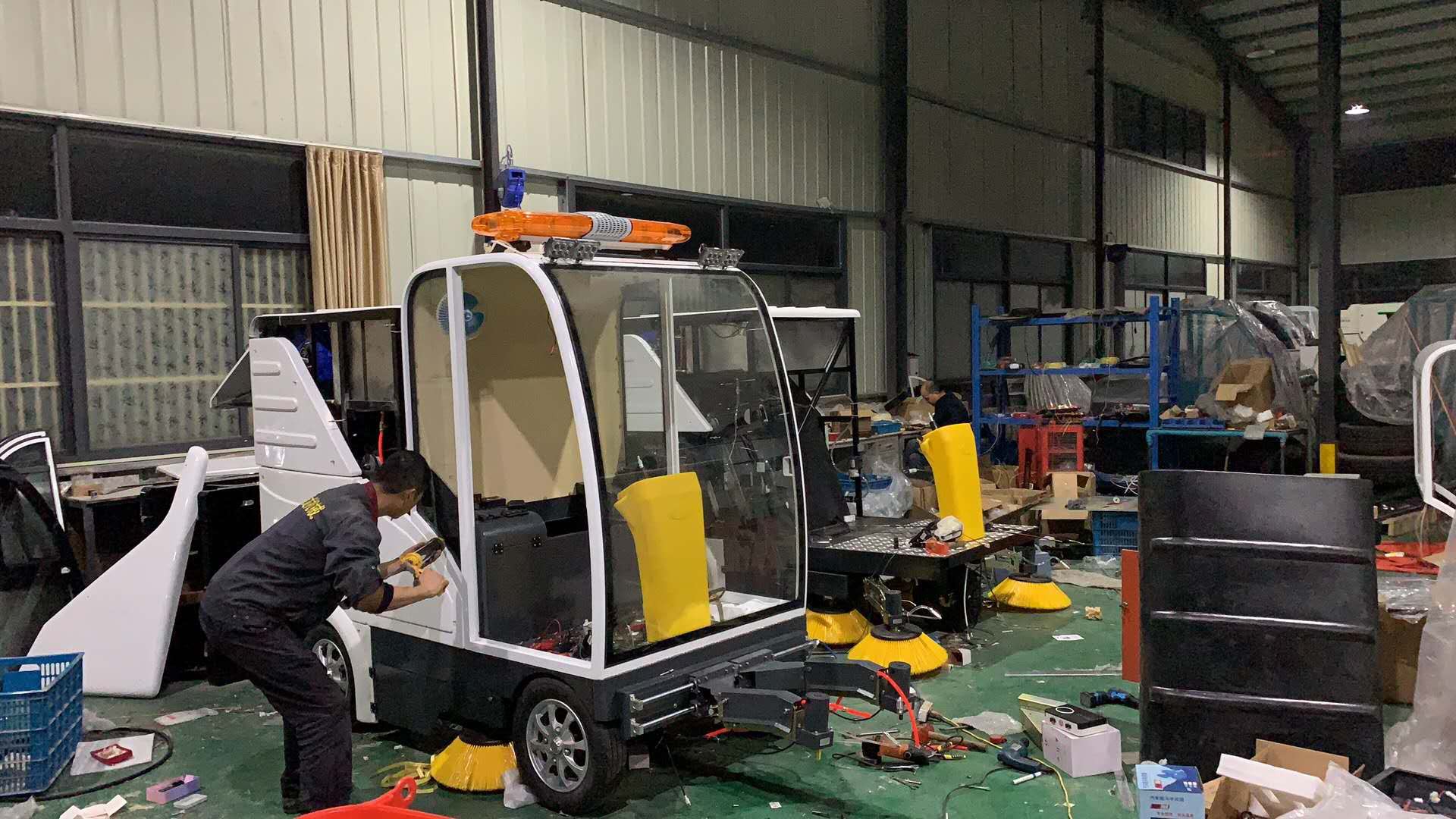 潔士AM2500TM電動四輪全封閉駕駛式掃地車/四輪全封閉駕駛式掃地機/四輪全封閉駕駛式清掃車/四輪全封閉駕駛式清掃機/四輪全封閉駕駛式掃路機/四輪全封閉駕駛式掃路車