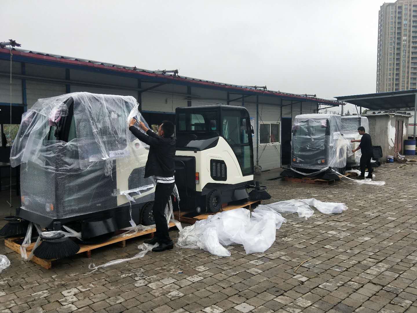 潔士AM1900TM全封閉駕駛式掃地車/AM1900TM電動全封閉駕駛式掃地機(現場圖)