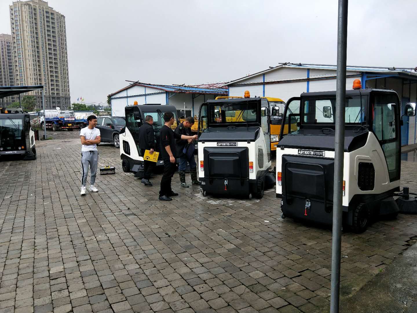 潔士AM1900TM全封閉駕駛式掃地車/AM1900TM電動全封閉駕駛式掃地機(現場圖)